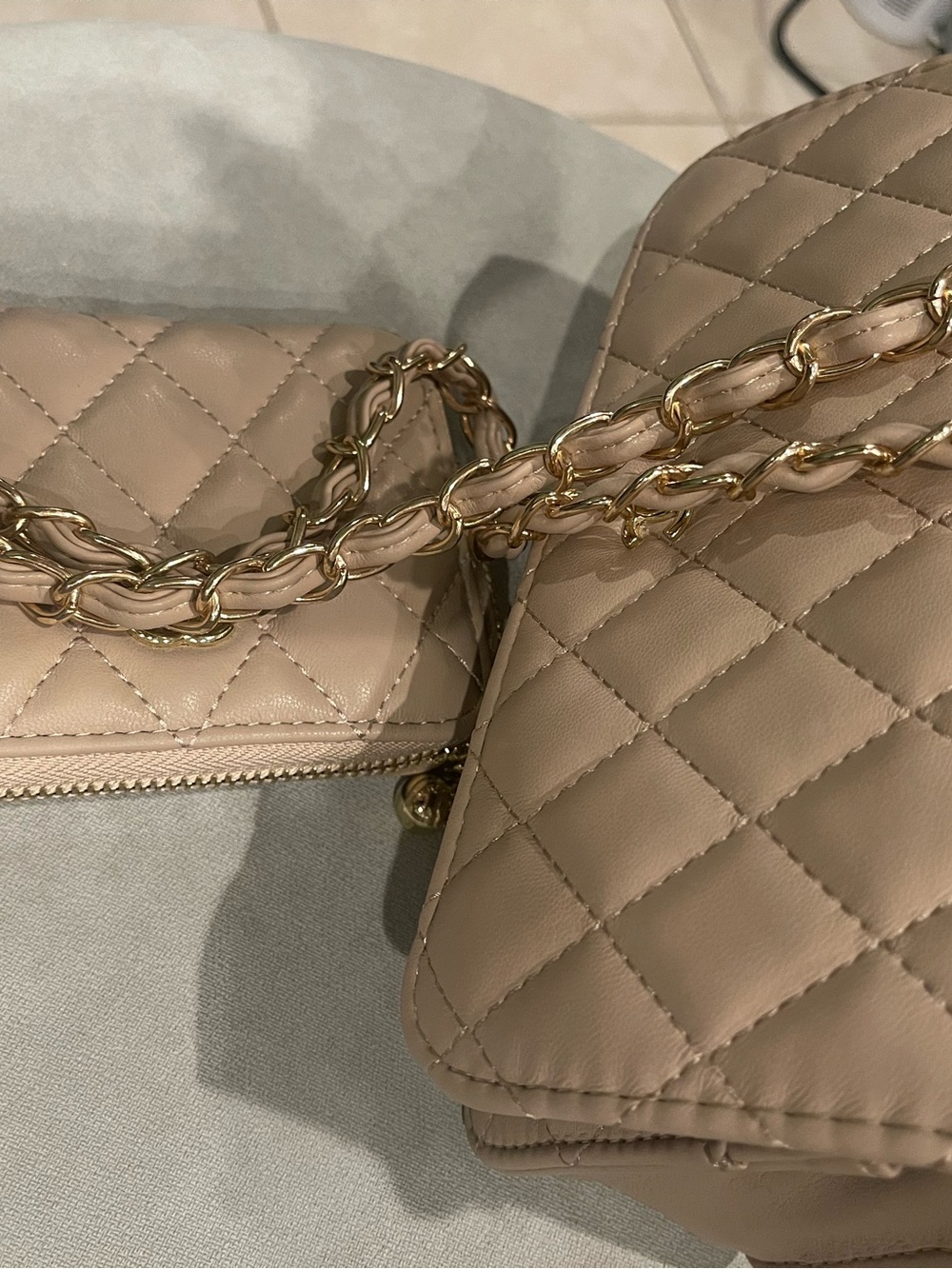 Quilted Leather Crossbody Bag in Beige with mini zippered matching coin Purse - Picture 10 of 10